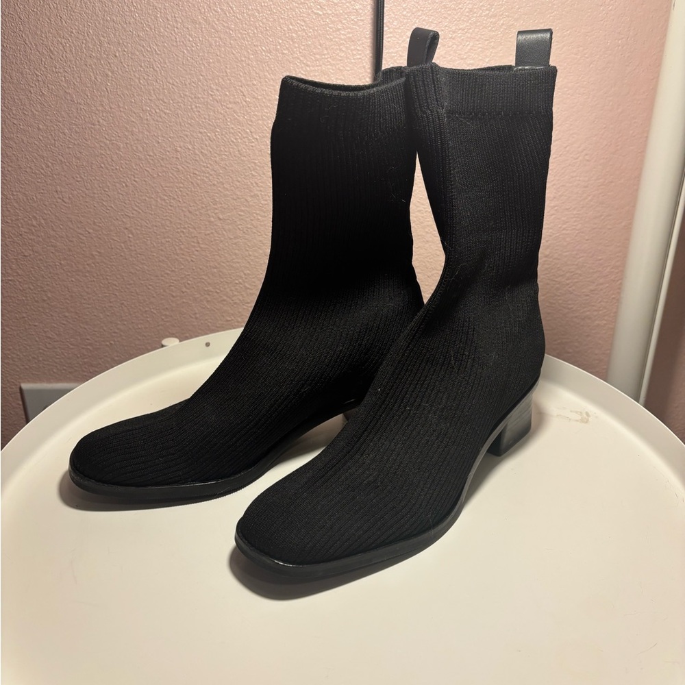 Everlane ankle high glove boot in reknit